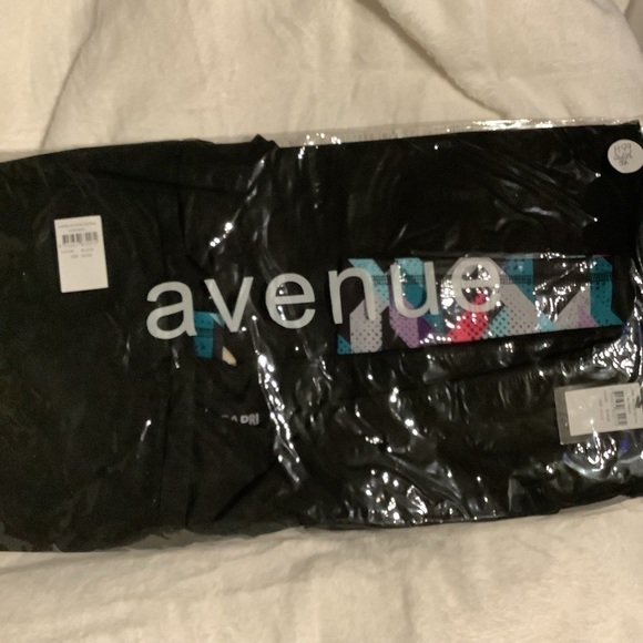 AVENUE 1X-4X Active Black Capri with Colorful Detail H99.5 - Picture 6 of 7